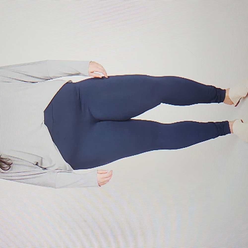BNWOT-UNIVERSAL STANDARD 27 inch nqvy roya leggings in small